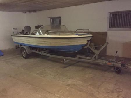 Boat, 16 feed, 60 HK motor. Older boat with newer motor and trailer. which included water skiing