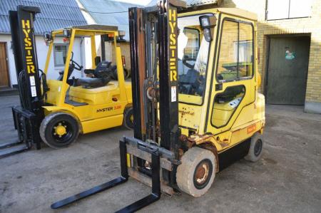 LPG truck, Hyster, 1.5 ton. Lifting height max. 4750 mm. Year 2005. Hours: 6274. 2 new forks. Serviced for 10,000 kr. Side shifter. Extra wide tires. Runs well. Valet 2. 12. 2015