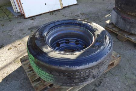 Trailer Wheels, tires: 385-65 / 22.5. 10-hole rim. Bolt hole ø 280 mm. Tire tread 60%. No leak and OK