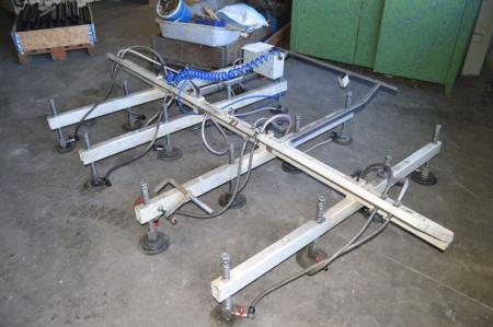 Vacuum lifting beam with 16 cups. A total of about 275 x 160 cm