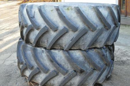 2 tires: Continental 650 / 75-32 (24.5-32). Tread pattern: 85%. No leak and OK
