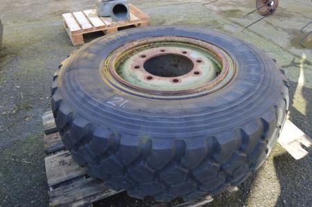 Michelin tires, 338/80-R20, 8-hole rim center hole ø 220 mm. Tread pattern: 65%. No leak and OK. Suitable for feed truck / tipper. Coming from MAN 8 truck