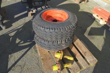 2 x agricultural wheels, Dunlop 10.0 / 75-15, with loose hub: 5 holes, center hole ø 90 mm. Tire tread 90%. No leak and OK
