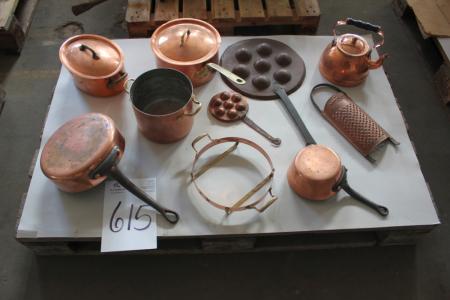 Pallet with various copper pots + jugs etc.