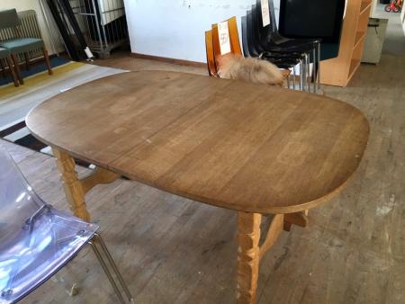 Dining table in oak with 2 leaves