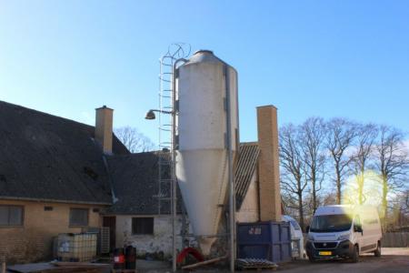 Silo, Euro Silo MC.26 year 2002 Height approximately 7.2 meters Ø2.5 m holds about 180 bushels of corn