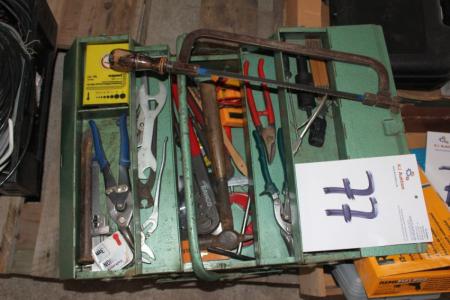 Værktøjskasse med indhold af diverse håndværktøj