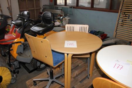 Runder Tisch mit 2 Stühlen, darunter 1 Stuhl mit Rädern
