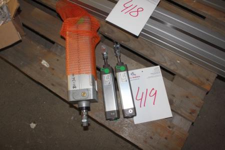 2 pcs. air cylinders 32 mm, Rexroth 100 mm + air cylinder Rexroth Ø 80 mm + box with accessories