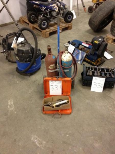 Small oxygen and gas cylinders (property) on the wagon mm