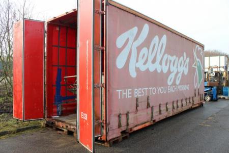 Semitrailers m container locks and leg width approx 2,55m length about 7.5m height about 3m