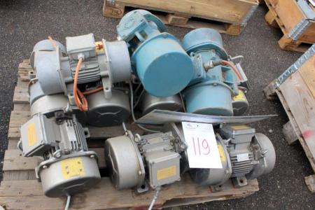 Pallet with vibration motors approximately 10