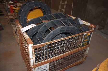 Cable raceways in cage pallet