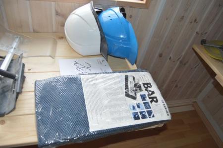 2 x work helmets + anti-slip mat, 91 x 122 cm