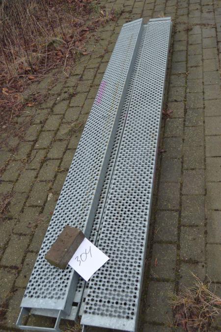 4 x galvanized step for scaffolding, á length about 4 meters