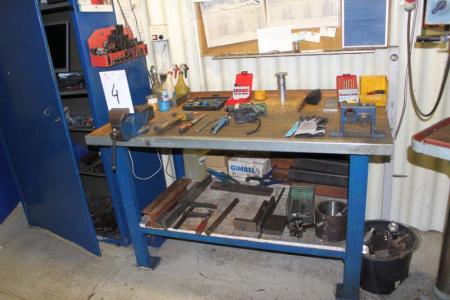 File bench vise 1500 x 800 mm, containing various hand tools