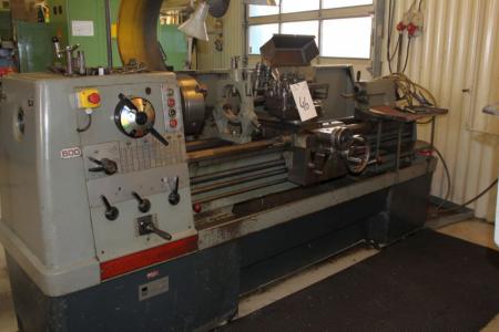 Lathes, Colchester Mascot 1600 sled length 1500 mm bore 78 mm incl. Bookcase with various accessories for the lathe.