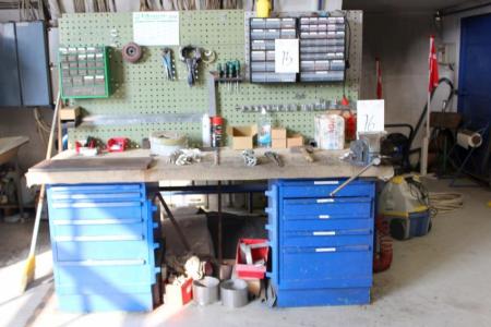 File bench vise and two drawer sections 2000 x 800 mm, containing various hand tools, etc.