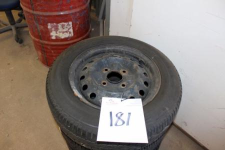 4 Reifen mit Felgen 175/70 R14 C 4-Loch markiert. Goodyear
