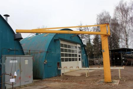 Pillar jib crane with Demag electric hoist 250 kg seized approximately 4 meters. Next inspection 01/2017