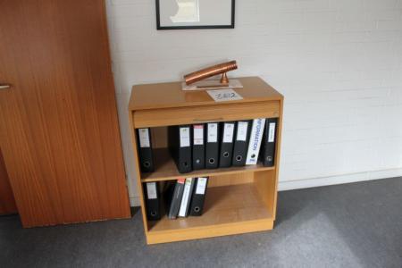 Everything in the office 3 pcs. shelving + tidskriftholder + frames etc.