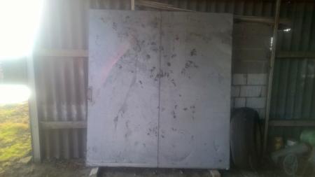 Insulated steel door B: 2.07 H: 2.25 thickness: 5 cm