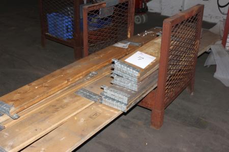 Cages + pallets with pallet collars