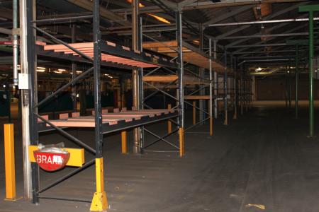 8 subjects pallet racking with 26 beams height about 3 meters