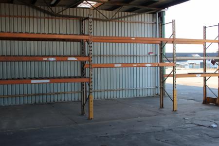2 ½ subjects pallet rack with 16 beams height about 3 meters