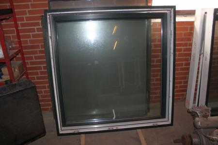 3 stk vinduer 131 x 131 x 12 cm årgang 04/2002