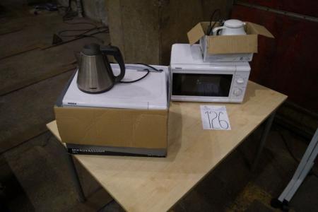 Table 1 pcs. 120 x 80 cm. 2 micro ovens, 1 electric kettle, 1 Thermos. Stand unknown