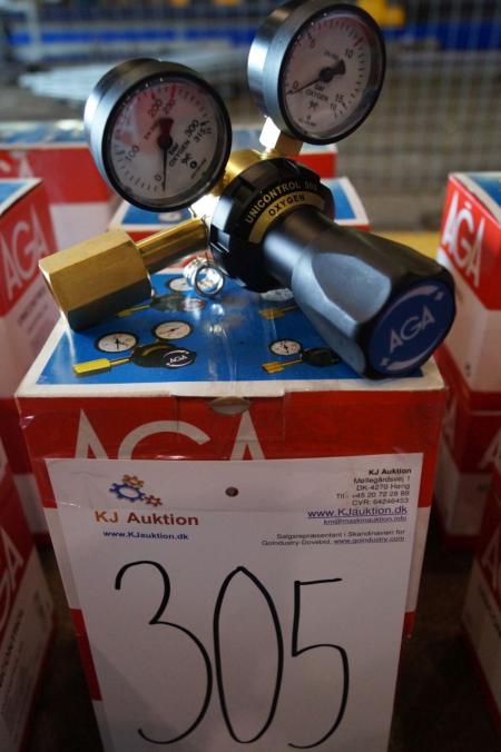 2 pcs. AGA UniControl 500 Regulator set with oxygen and acetylene. (Archive picture)