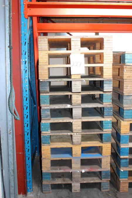 1 stack of heavy pallets