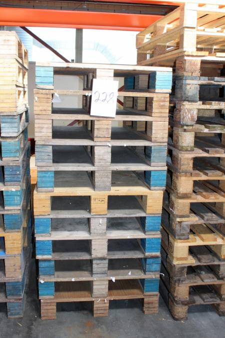 1 stack of heavy pallets
