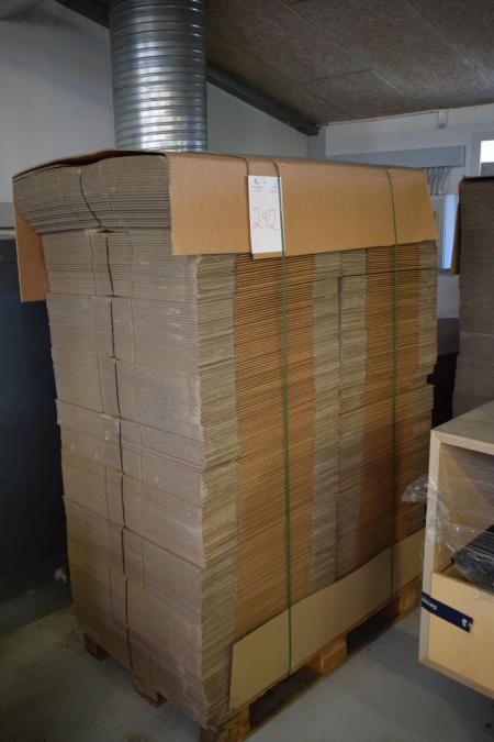 2 paller papkasser, ca. 900 stk. pr. palle, B 29 x L 50 x H 35 cm