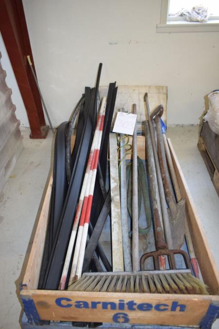 Miscellaneous garden tools, marking poles etc.