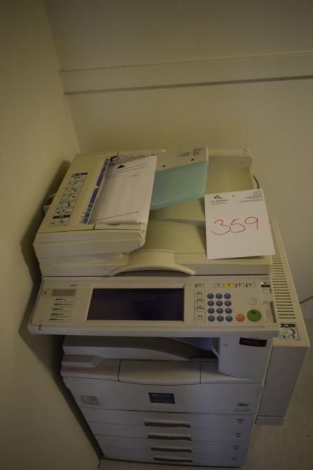 Kopimaskine, mrk. Ricoh Aficio 2032 med 4 papirkassetter. Sort/hvid kopimaskine A5-A3. OBS!! Kan kun kopiere