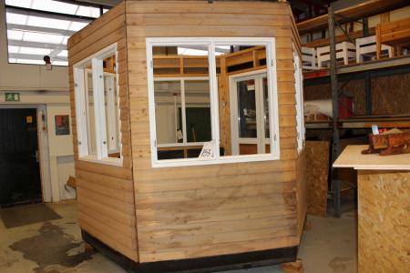 6 square gazebo with door and windows Ø about 2 meters, partially assembled height approx 2.30 incl. Tag and pallet with windows
