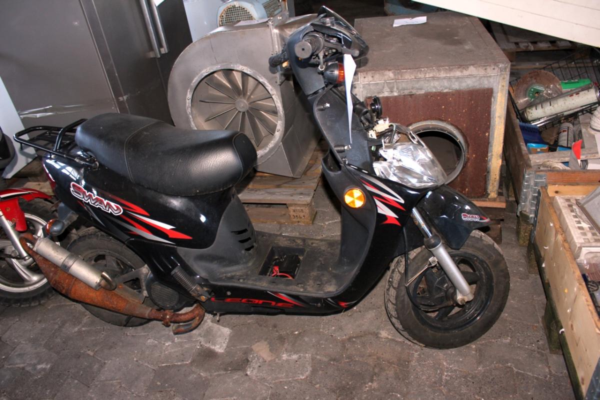 Moped / Leone Swan km 5855 (condition - KJ Auktion -