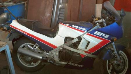 Motorcykel, Kawasaki GPZ 600årgang 1990, tidligere reg nr HL 14 832, Stel nr. ZX600A057389. Leveres uden nummerplade 