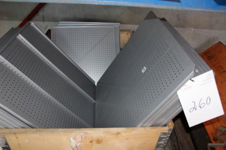 Pallet with steel plates to hook suspension