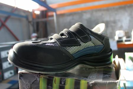 3 pairs Giasco Safety shoes size 47, NEW