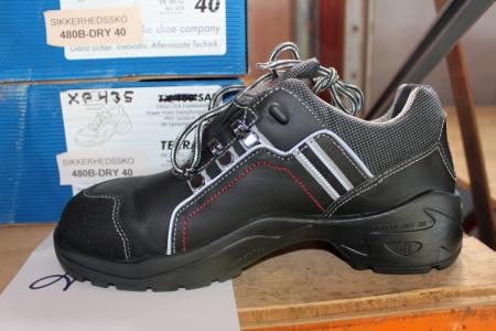3 pairs Terrax safety shoes size 40