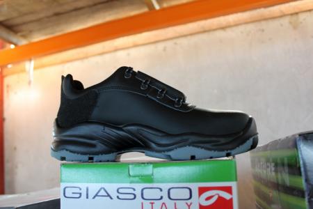3 pairs Giasco Safety shoes size 40, NEW
