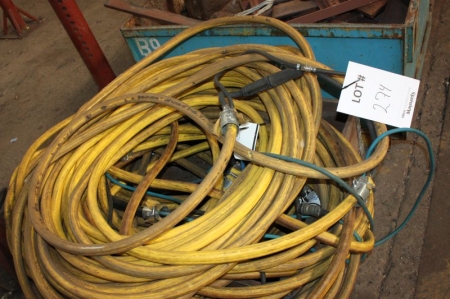 Combined welding welding cable and air hose on pallet