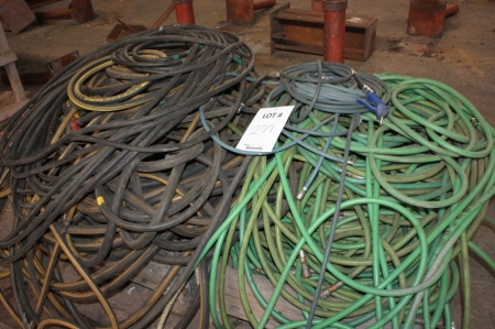 Air hoses on two pallets