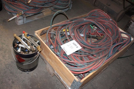 Pallet with oxygen and gas hoses, burners