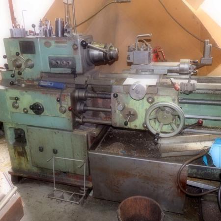 Lathe SN 40 years 1962 drilling Ø 45 L: 2500 H: 1350 D: 800 sled L 1100 Festoon H: 200 with spectacle and fireklo.