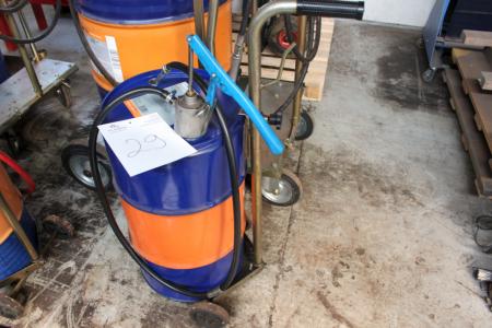 Barrel trolley with hand pump content: GearWay G5 80W-90