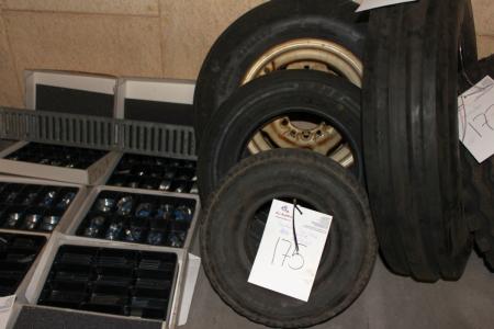 7.60 tires 1/15 + 1 SL 165/70 R13 tires
